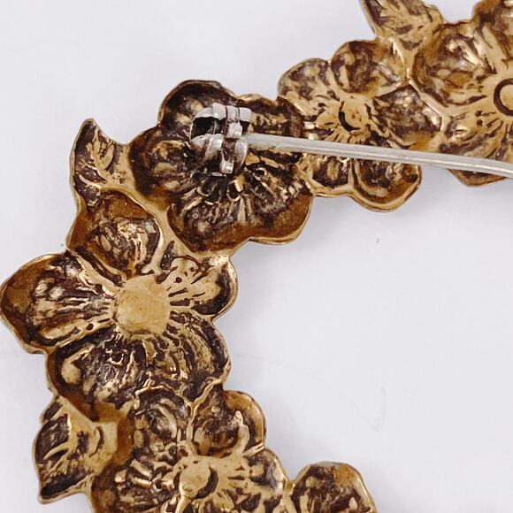Vintage 1940s 1950s Brooch Gold Tone Dogwood Flower Wreath Mid Century Pin - Picture 8 of 9